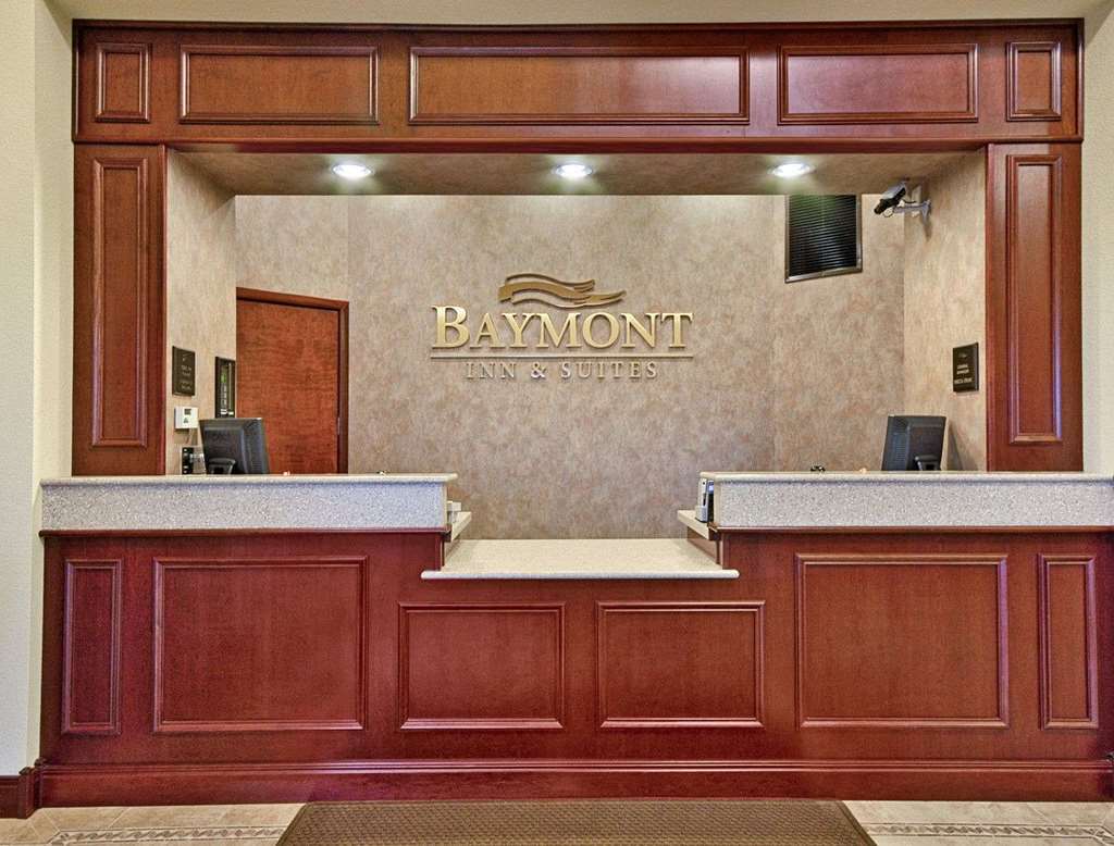 Отель Baymont By Wyndham Plymouth Интерьер фото